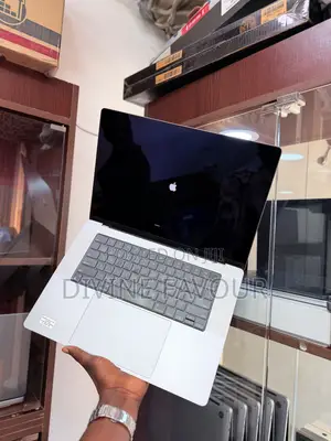 Laptop Apple MacBook Pro 2021 M1 16GB Apple M1 Pro SSD 512GB