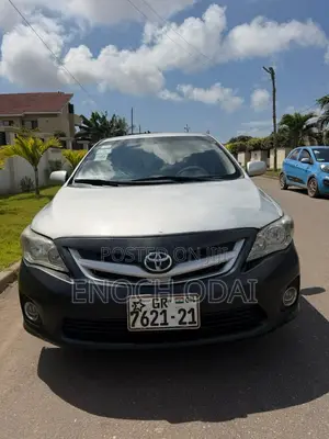 Toyota Corolla LE 4dr Sedan (1.8L 4cyl 4A) 2013 Silver