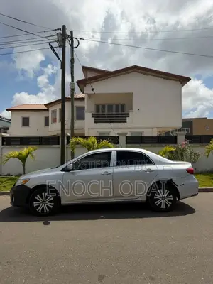 Toyota Corolla LE 4dr Sedan (1.8L 4cyl 4A) 2013 Silver