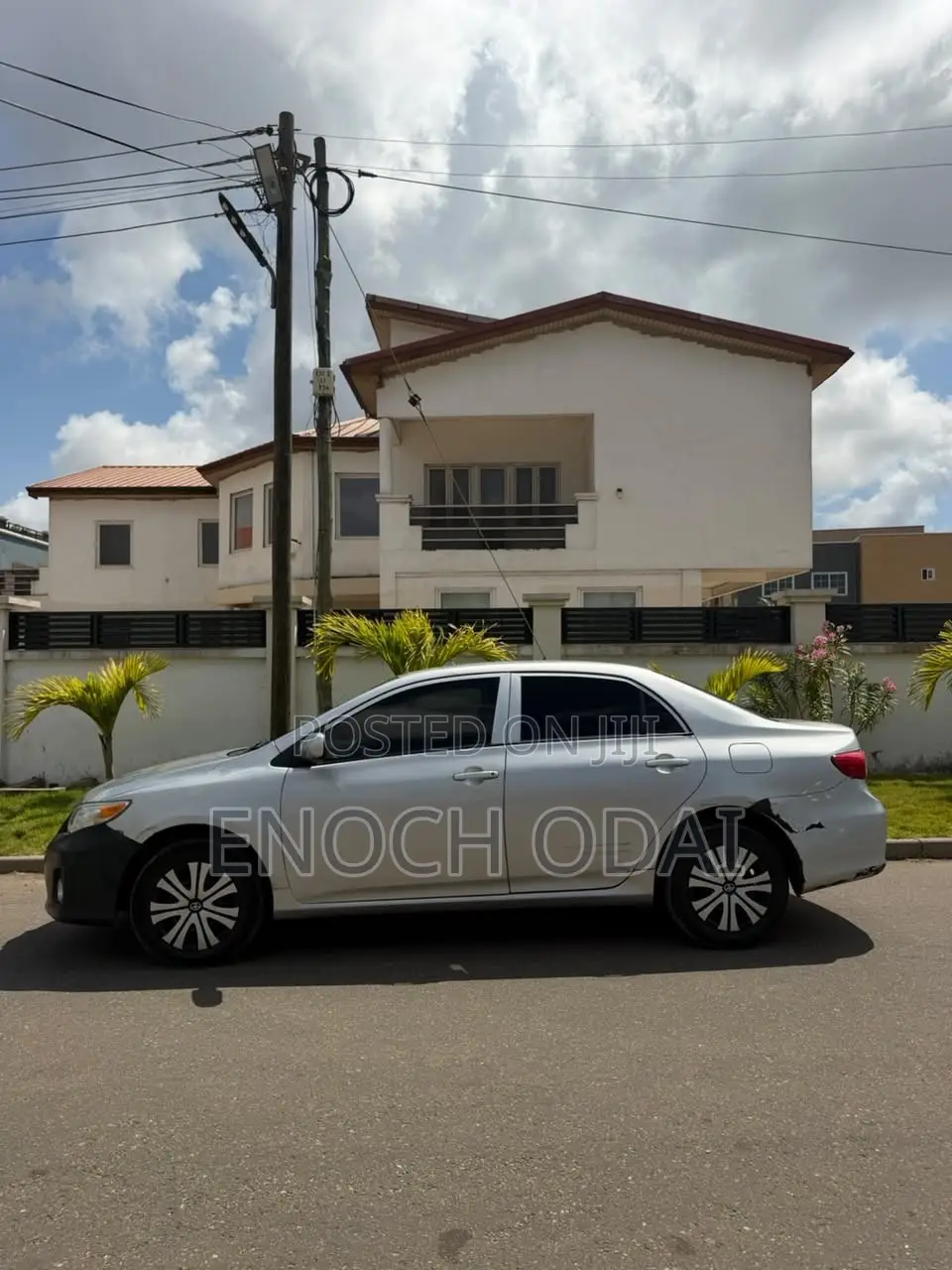 Toyota Corolla LE 4dr Sedan (1.8L 4cyl 4A) 2013 Silver