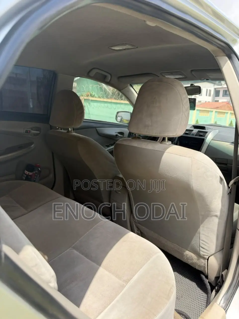 Toyota Corolla LE 4dr Sedan (1.8L 4cyl 4A) 2013 Silver