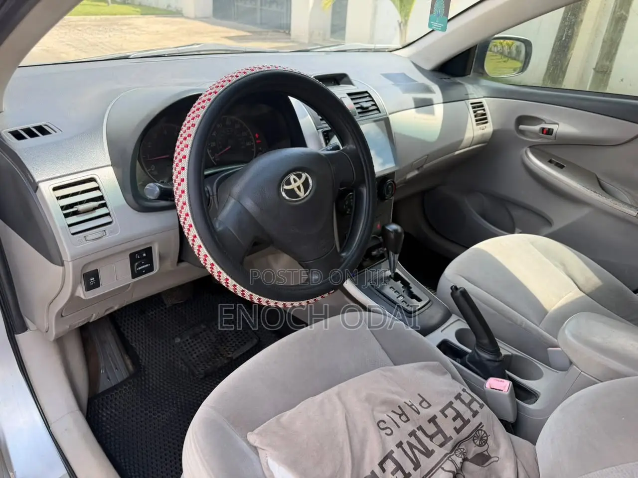 Toyota Corolla LE 4dr Sedan (1.8L 4cyl 4A) 2013 Silver