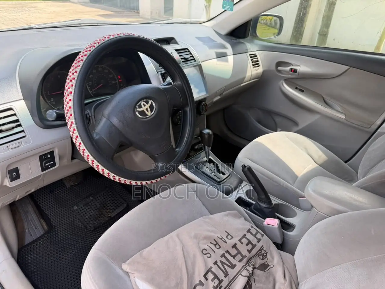 Toyota Corolla LE 4dr Sedan (1.8L 4cyl 4A) 2013 Silver