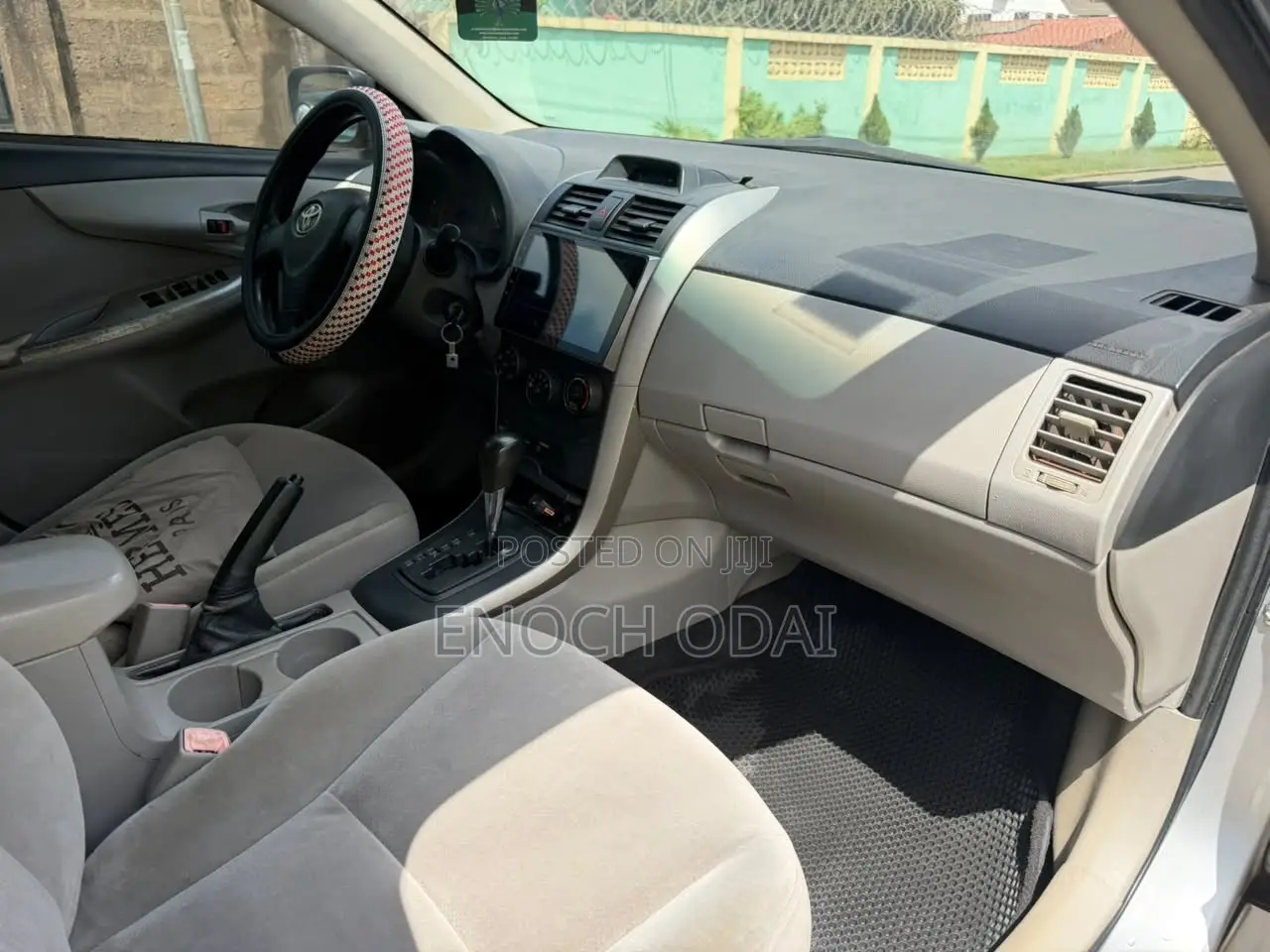 Toyota Corolla LE 4dr Sedan (1.8L 4cyl 4A) 2013 Silver