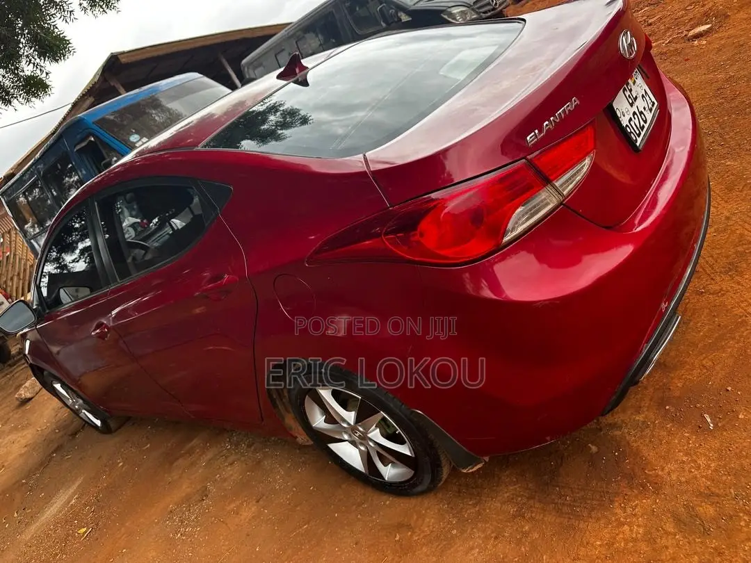 Hyundai Elantra 2013 Red