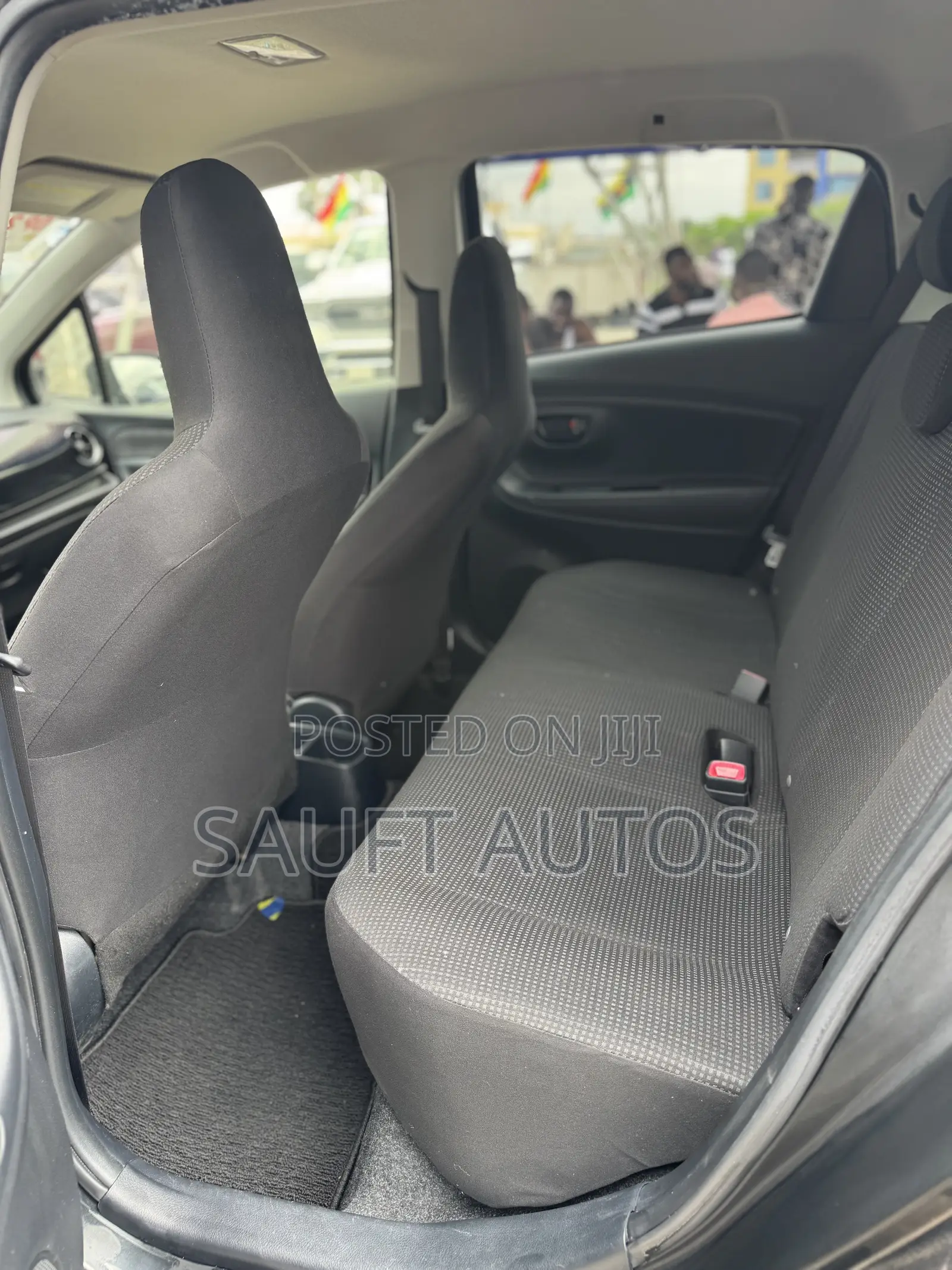 Toyota Vitz 1.3 AWD 5dr 2015 Black