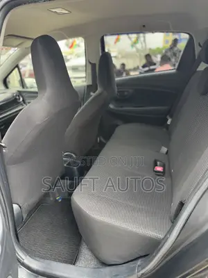 Toyota Vitz 1.3 AWD 5dr 2015 Black