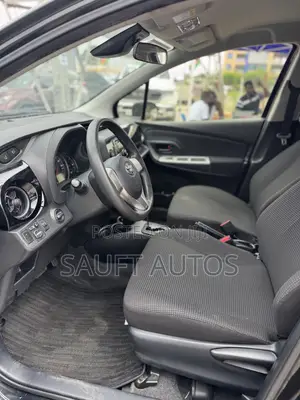 Toyota Vitz 1.3 AWD 5dr 2015 Black
