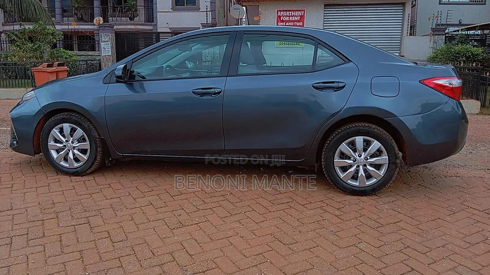 Toyota Corolla L 4dr Sedan (1.8L 4cyl Manual) 2016 Gray
