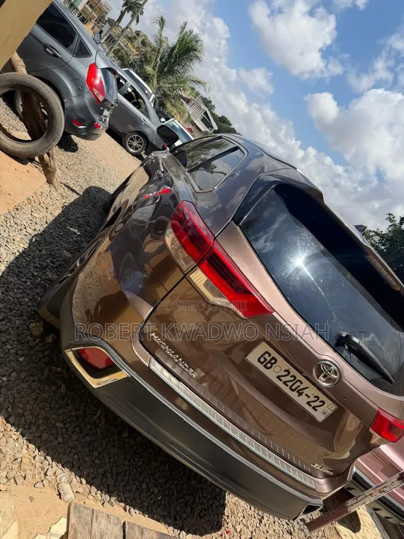 Toyota Highlander XLE 2019 Brown