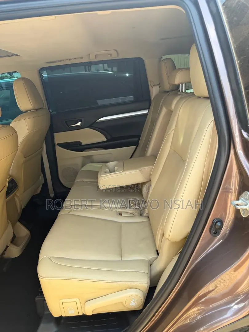 Toyota Highlander XLE 2019 Brown