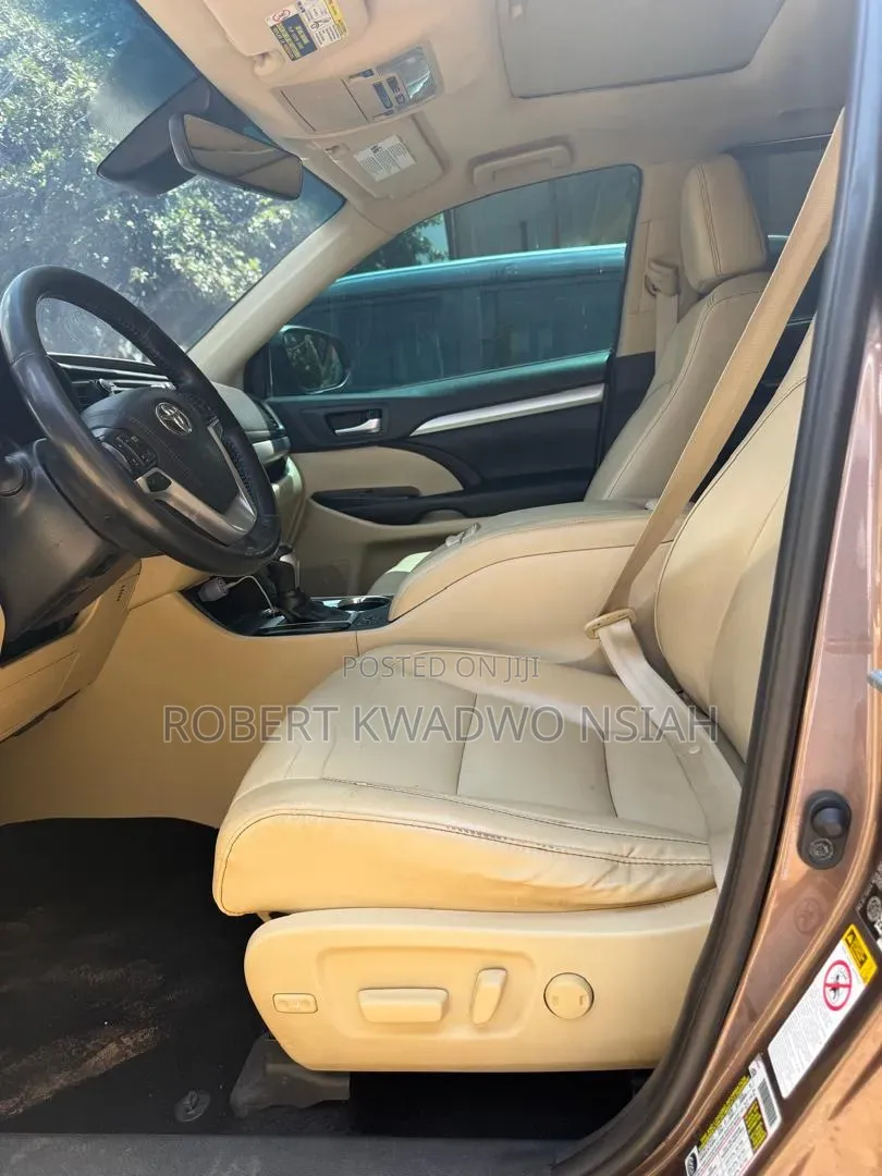 Toyota Highlander XLE 2019 Brown