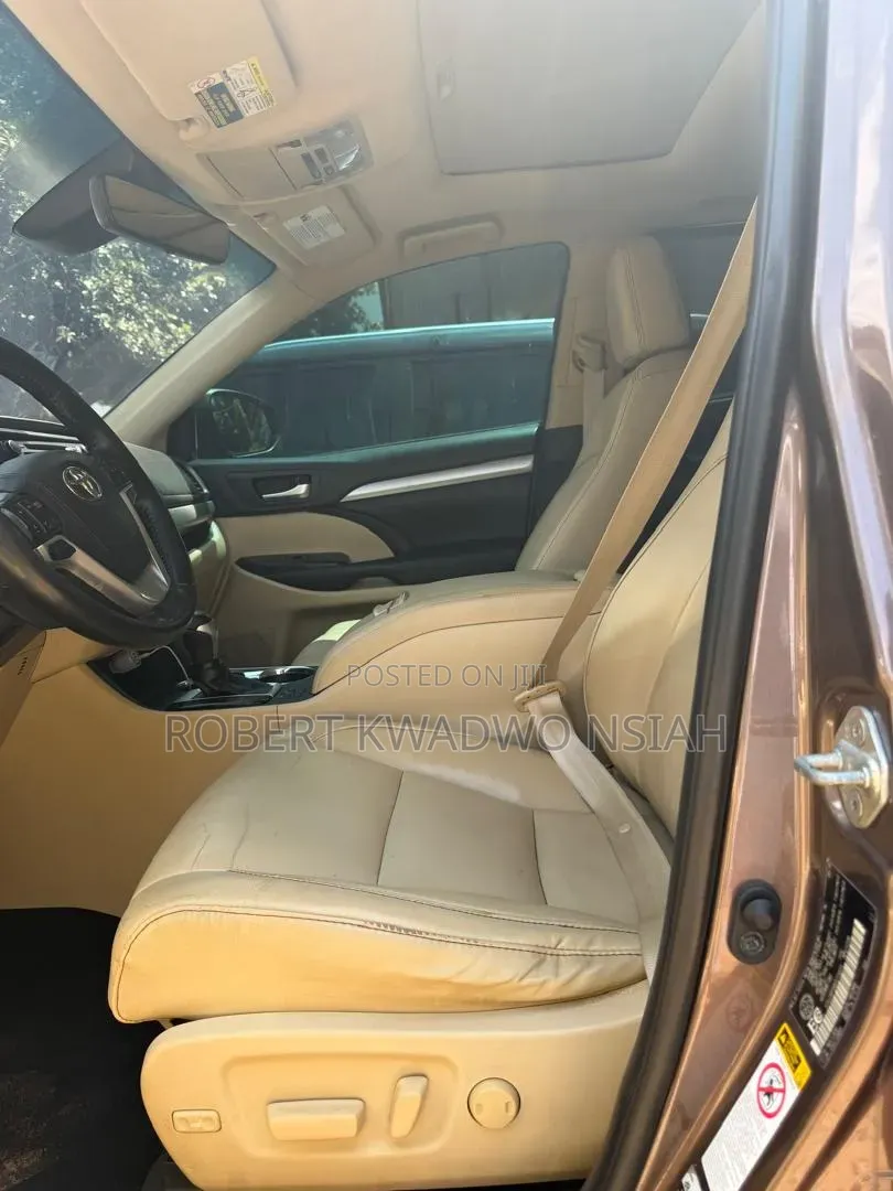 Toyota Highlander XLE 2019 Brown