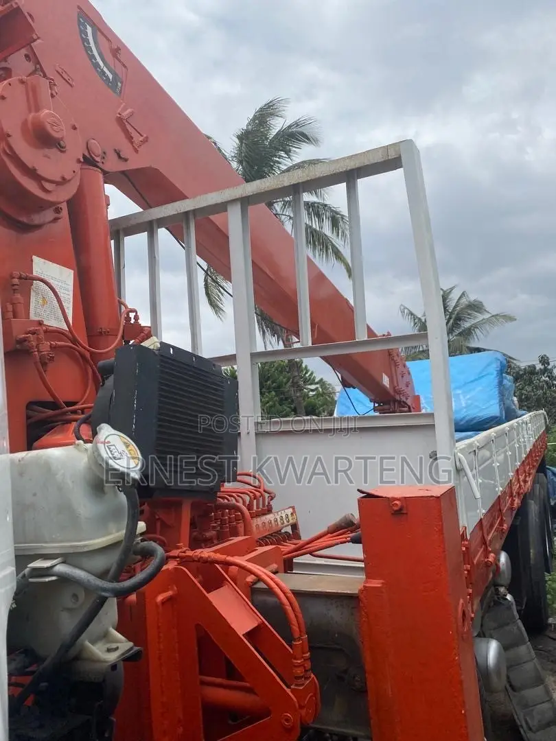 Man Lift Truck