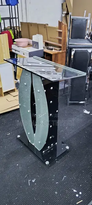 Quality Glass Pulpit