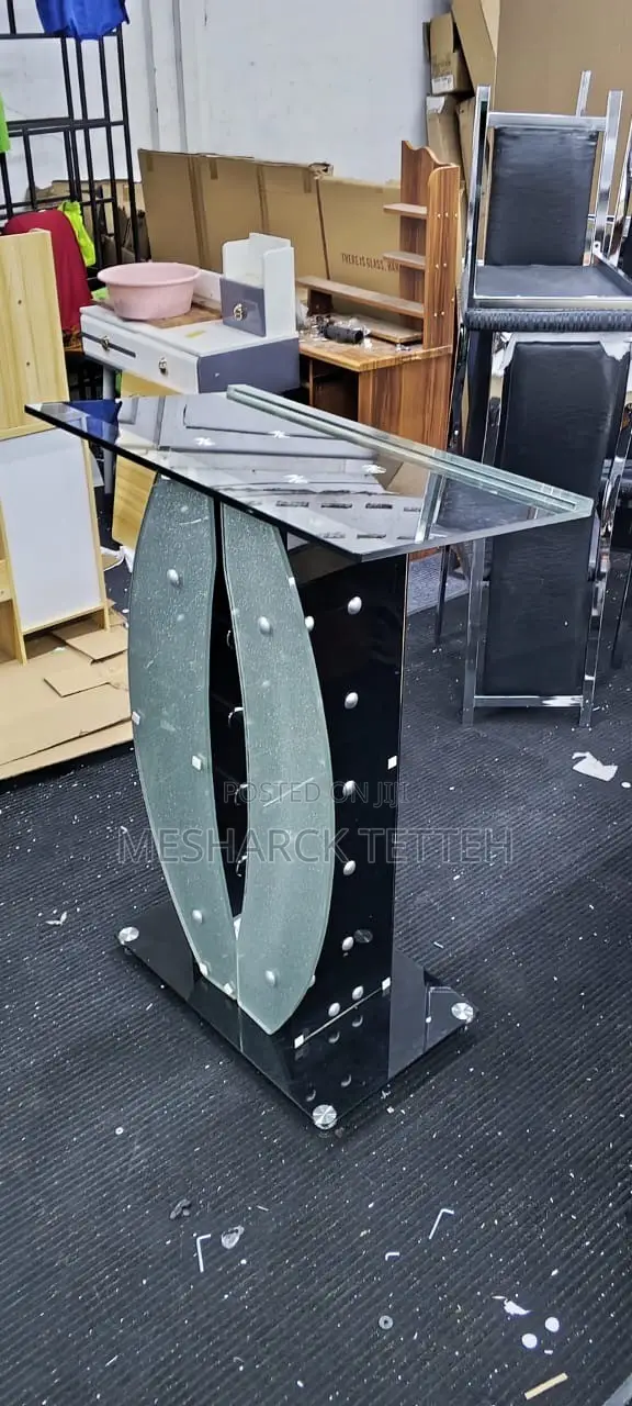 Quality Glass Pulpit