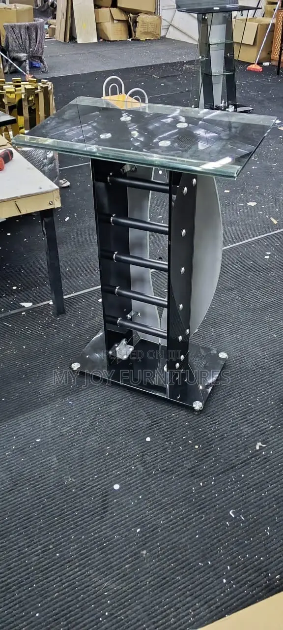 Quality Glass Pulpit