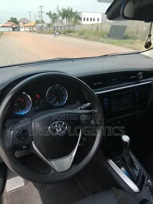 Toyota Corolla LE (1.8L 4cyl 2A) 2018 Silver