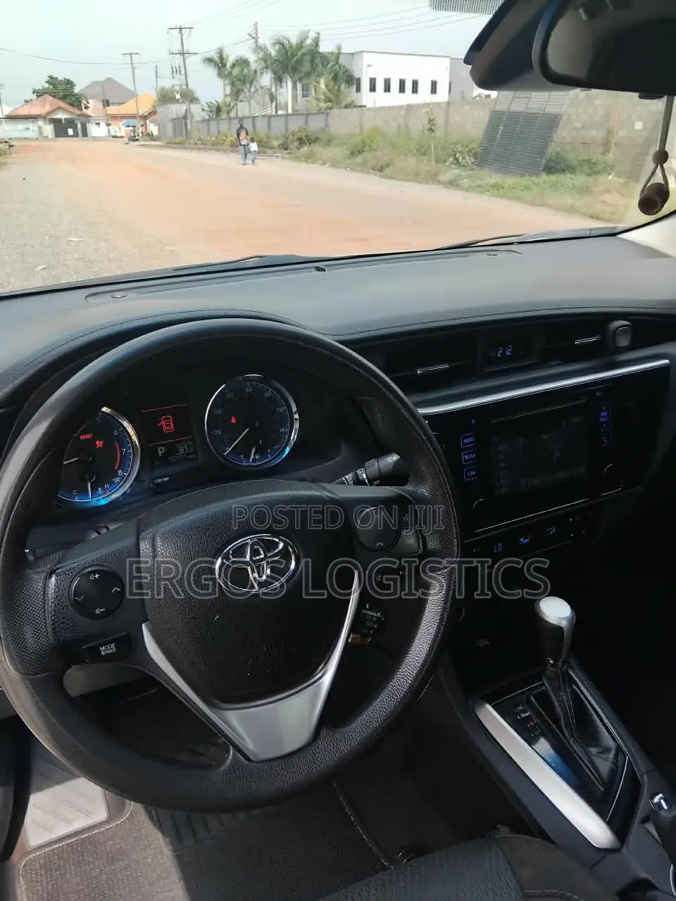 Toyota Corolla LE (1.8L 4cyl 2A) 2018 Silver