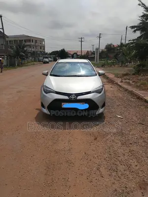 Toyota Corolla LE (1.8L 4cyl 2A) 2018 Silver