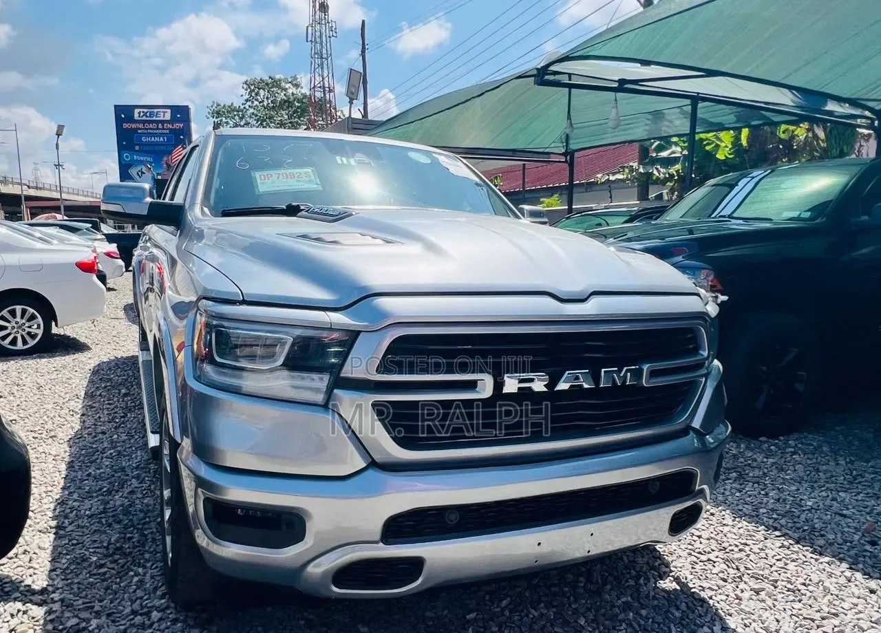 RAM 1500 2022 Silver