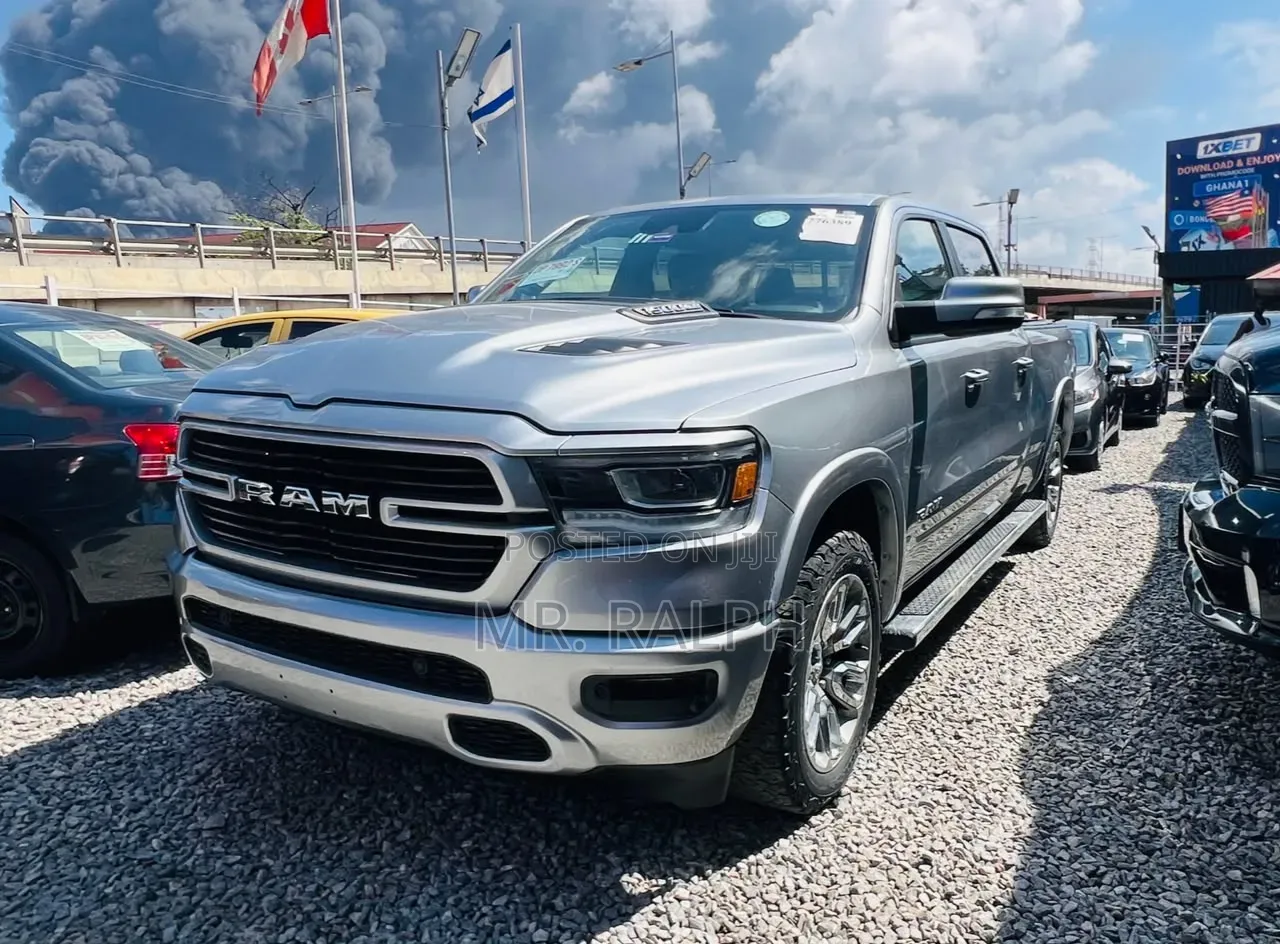 RAM 1500 2022 Silver