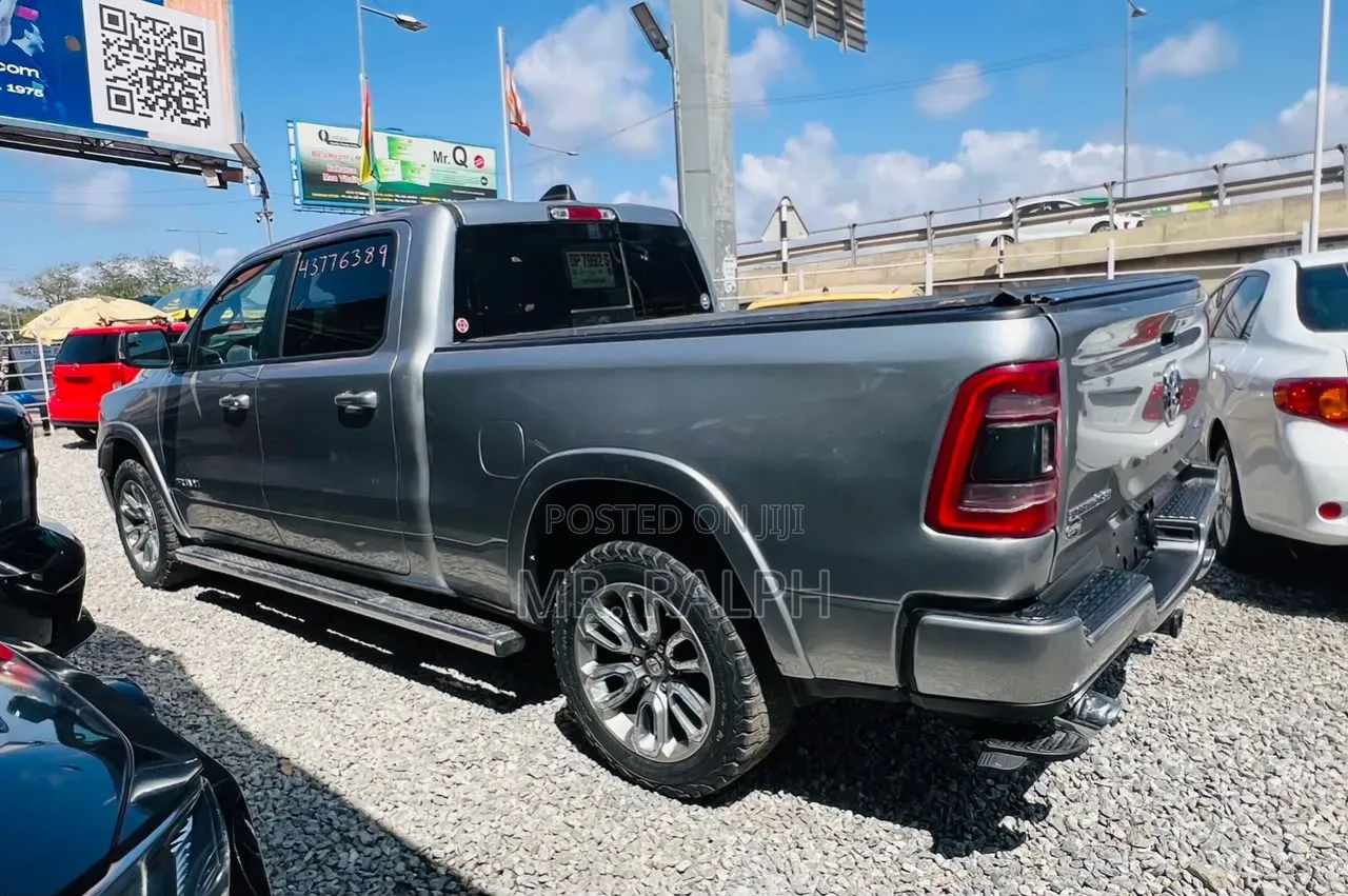 RAM 1500 2022 Silver