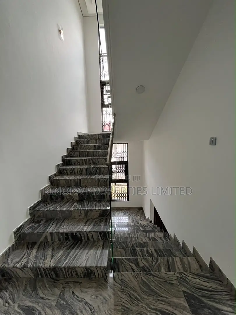 5bdrm Duplex in A&C Mall Area, East Legon for rent