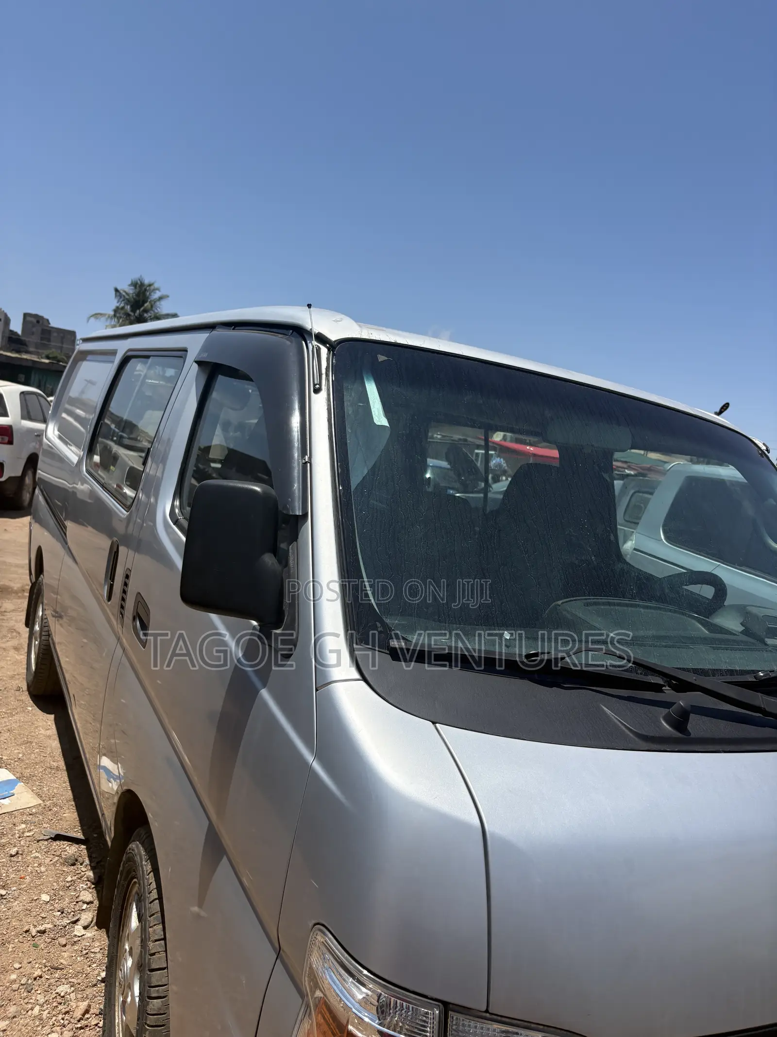 Nissan Caravan (Urvan) 2009 Silver