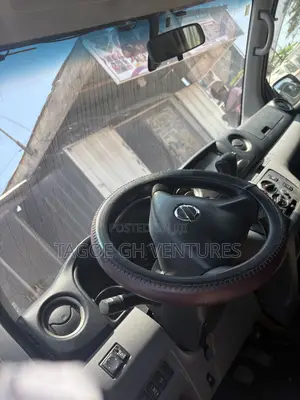 Nissan Caravan (Urvan) 2009 Silver