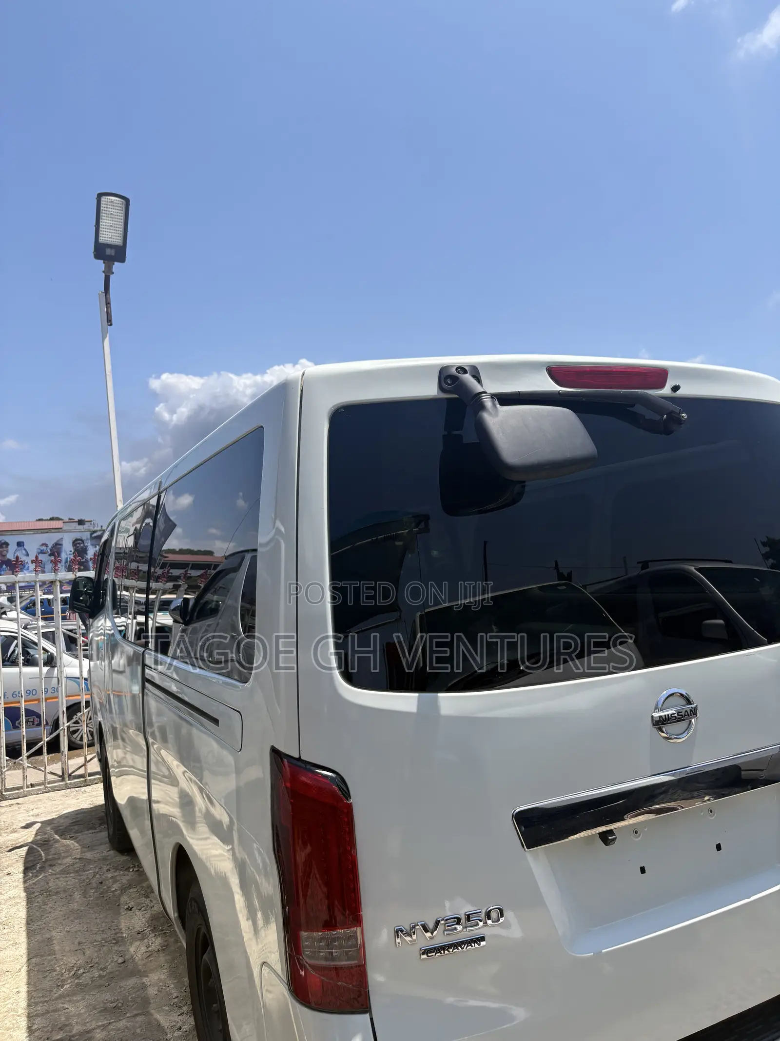 Nissan Caravan (Urvan) 2015 White