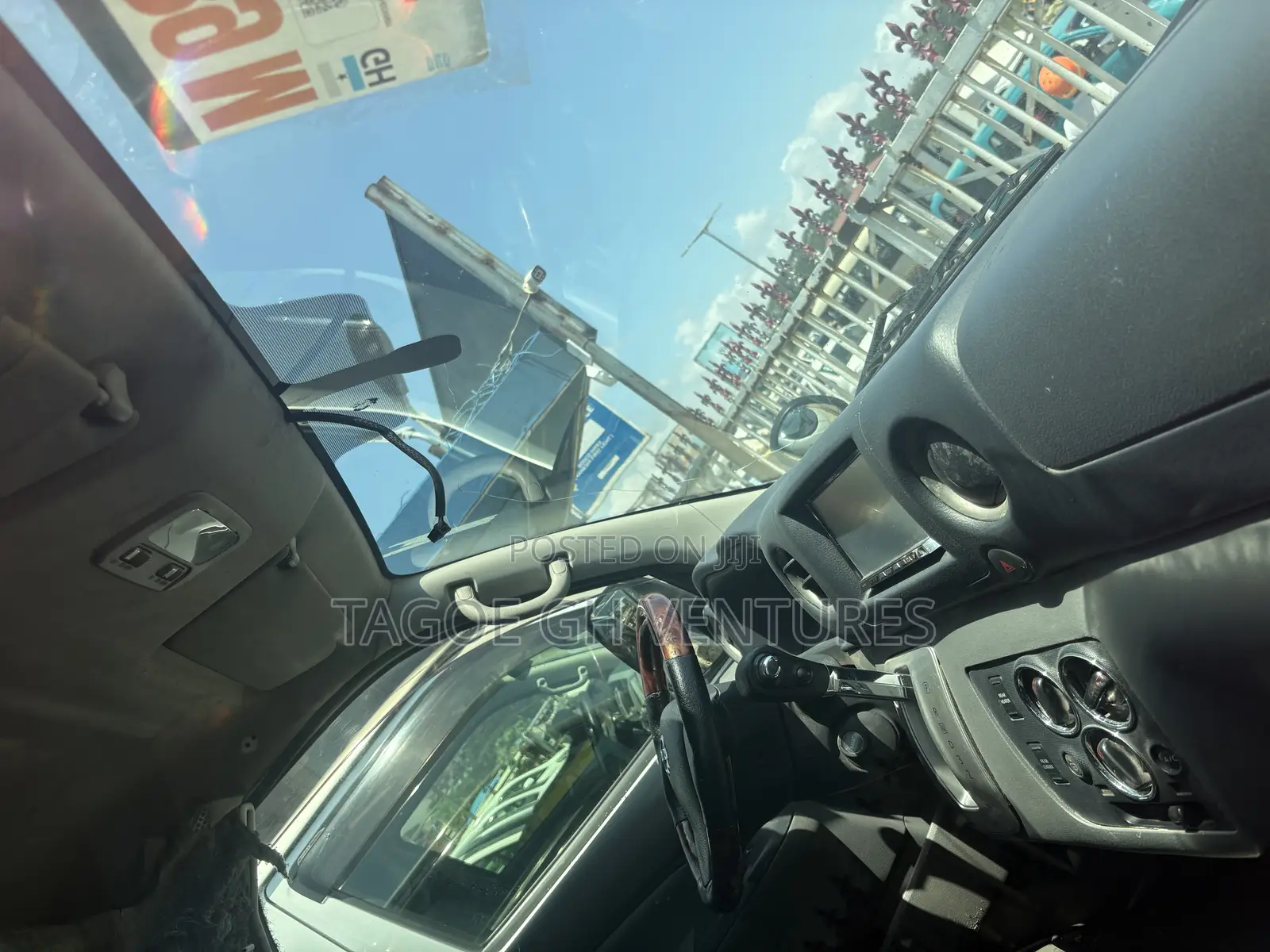 Nissan Caravan (Urvan) 2015 White