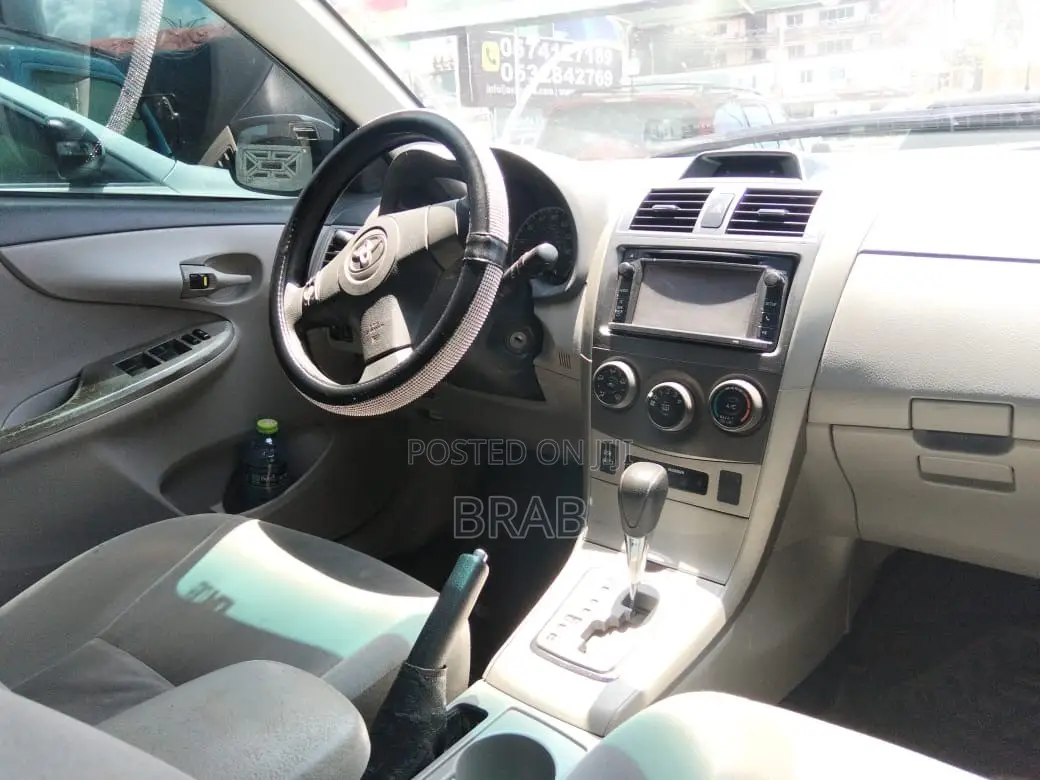 Toyota Corolla L 4-Speed Automatic 2013 Silver