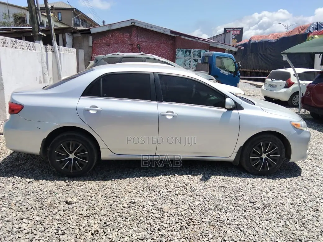 Toyota Corolla L 4-Speed Automatic 2013 Silver