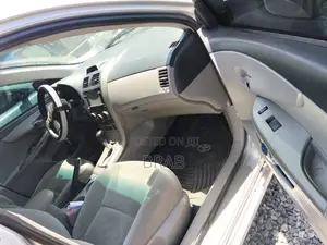 Toyota Corolla L 4-Speed Automatic 2013 Silver