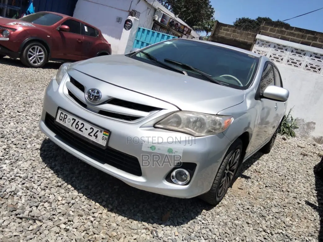 Toyota Corolla L 4-Speed Automatic 2013 Silver