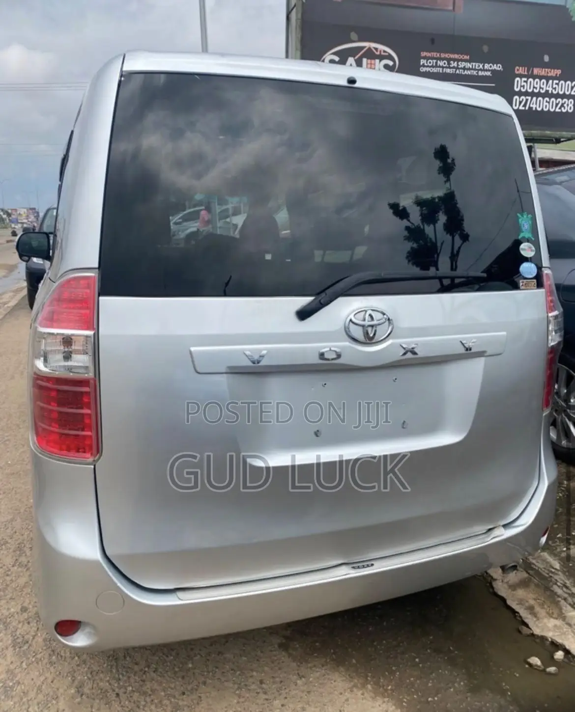 Toyota Voxy 2011 Silver