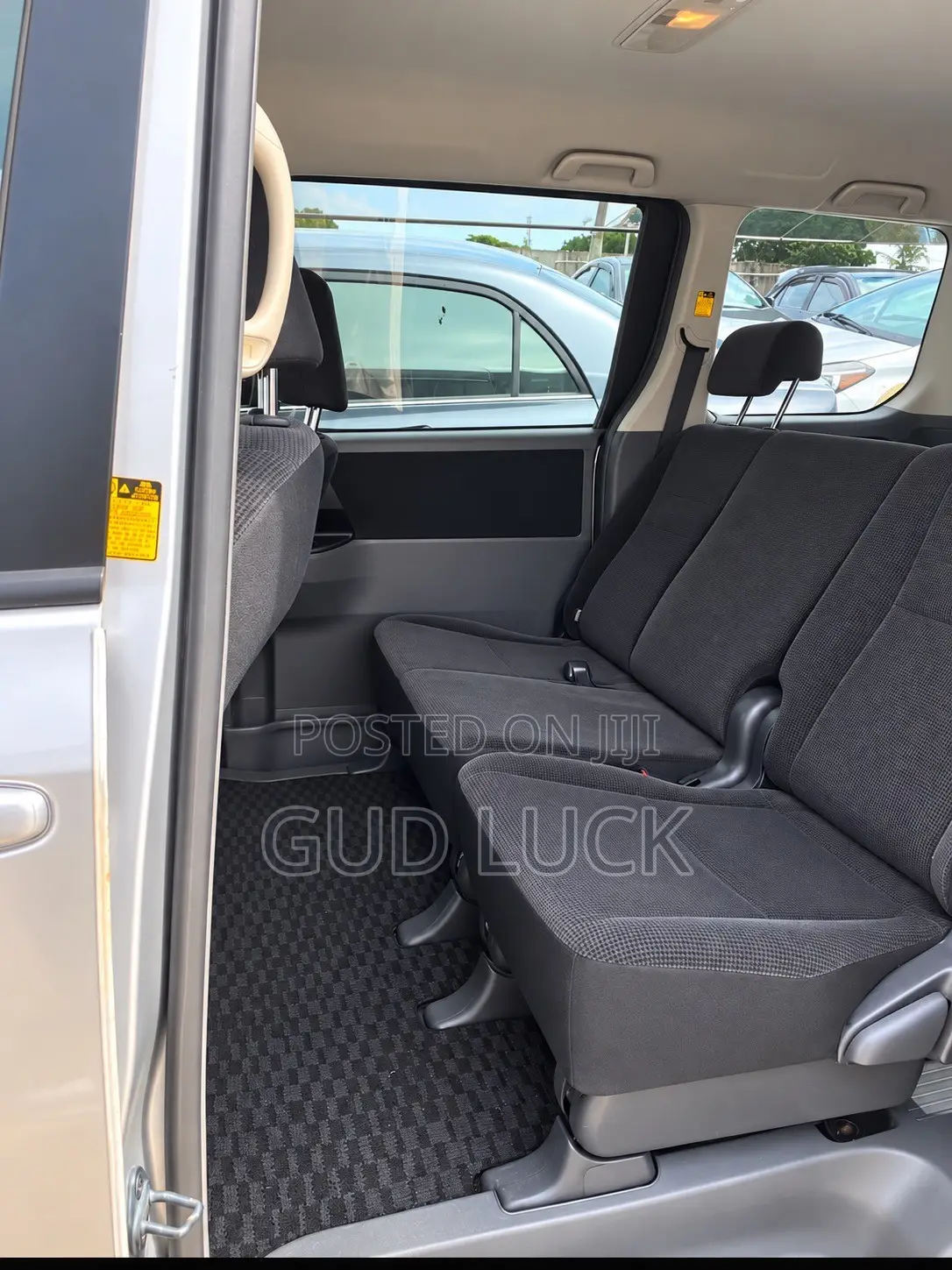 Toyota Voxy 2011 Silver