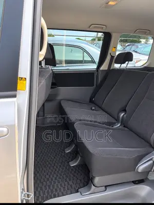 Toyota Voxy 2011 Silver