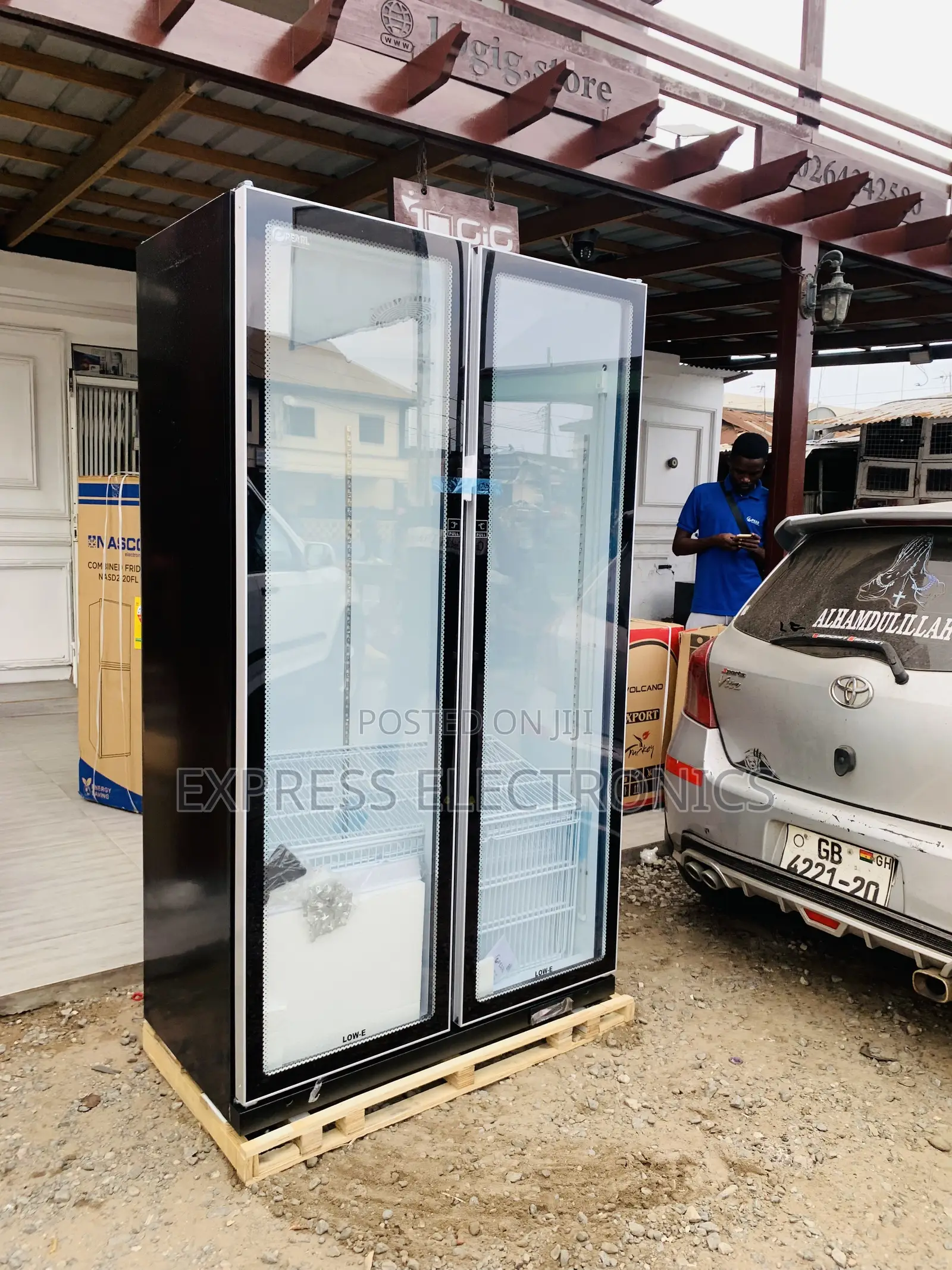 Get a New Pearl PVC-801-27AA 690L Doubledoor Display Beverage Cooler