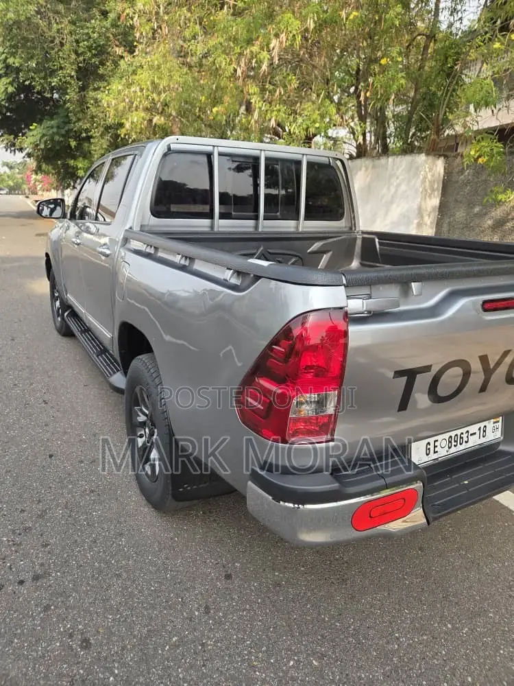 Toyota Hilux 2017 Gray