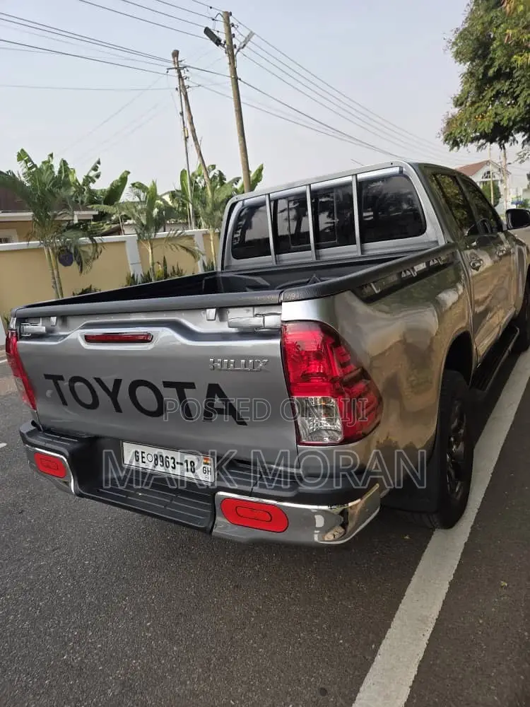 Toyota Hilux 2017 Gray