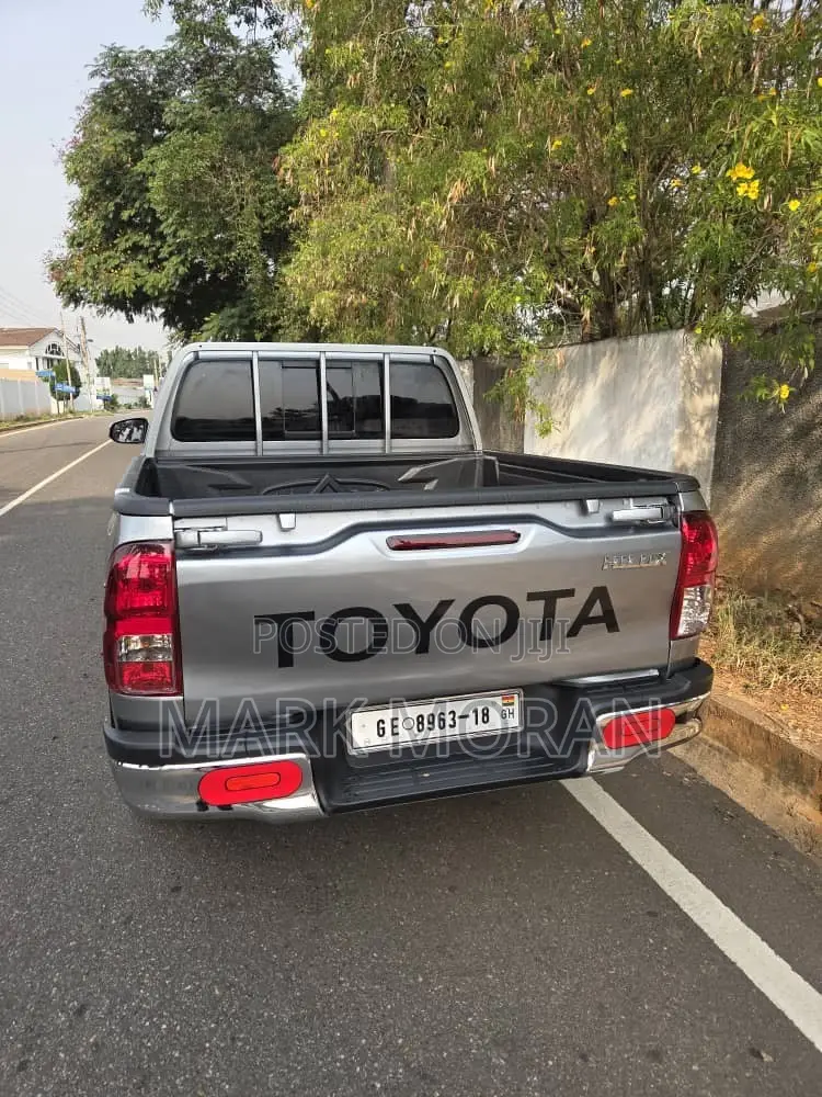 Toyota Hilux 2017 Gray