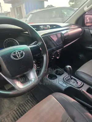 Toyota Hilux 2017 Gray