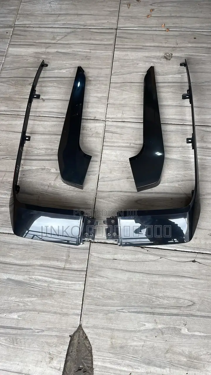 Mitsubishi L200 2020-2023 Bumper Moulding All Black
