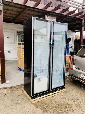 Affordable Pearl PVC-801-27AA 690L Doubledoor Glass Display Beverage