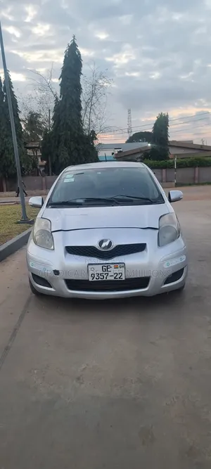 Toyota Vitz 2010 Gray
