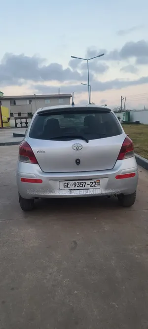 Toyota Vitz 2010 Gray