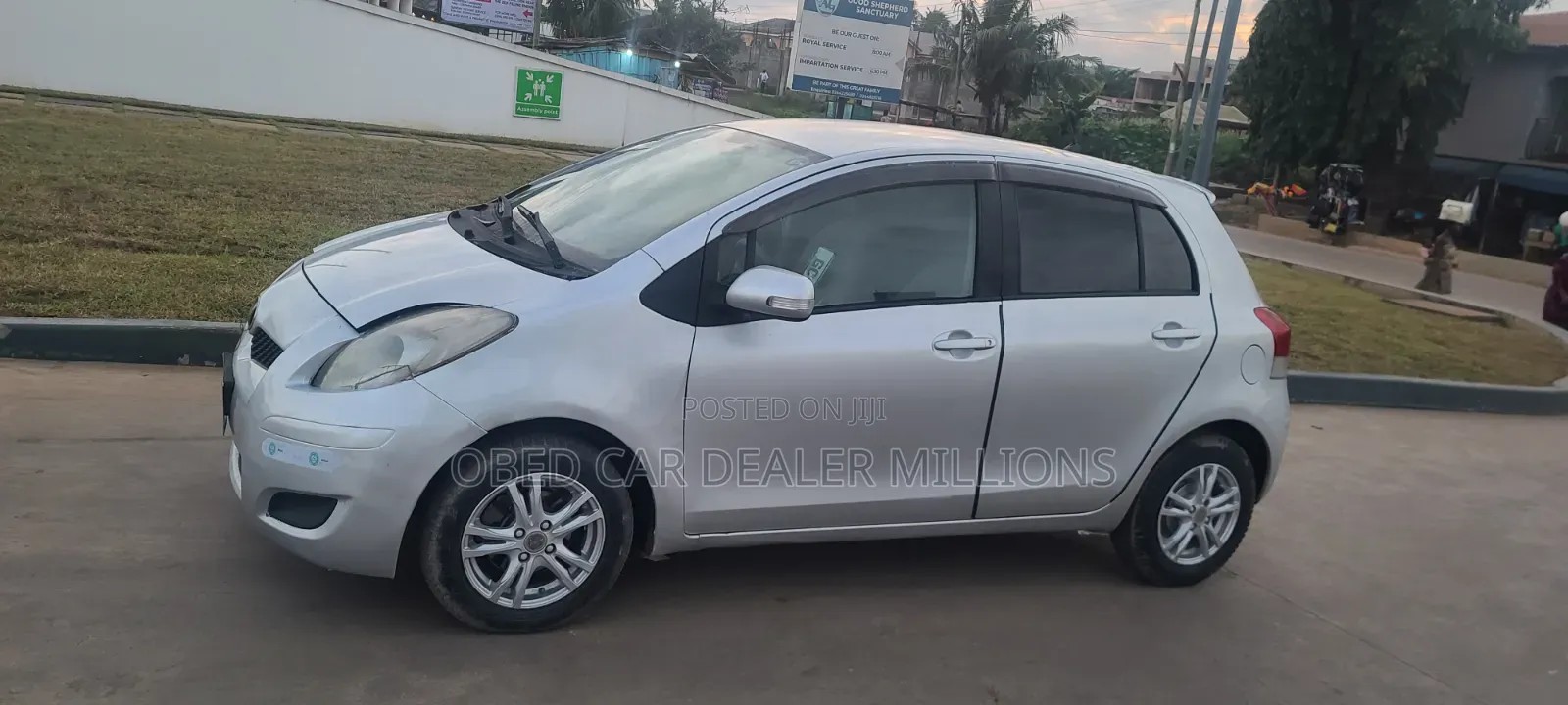 Toyota Vitz 2010 Gray
