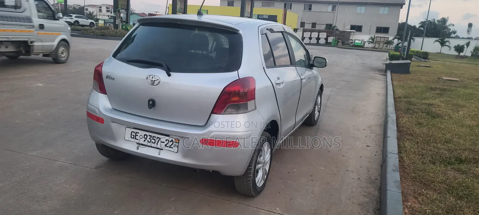 Toyota Vitz 2010 Gray
